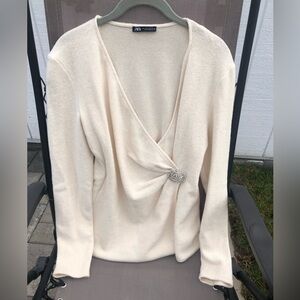 Zara Women’s Cream Colored Sweater with Decorative Silver Brooch Size Large